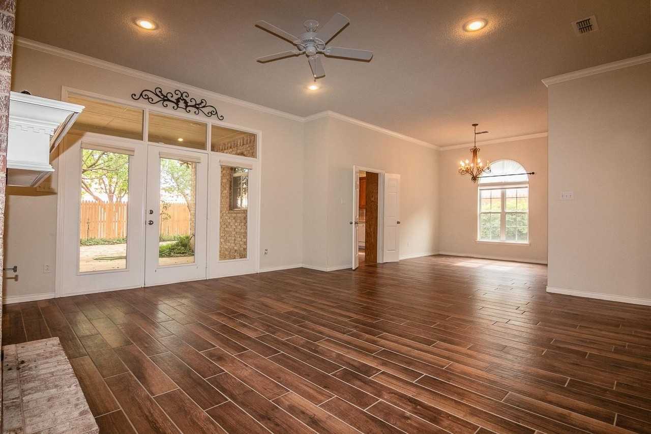 5007 104th St - Photo 2 of 23