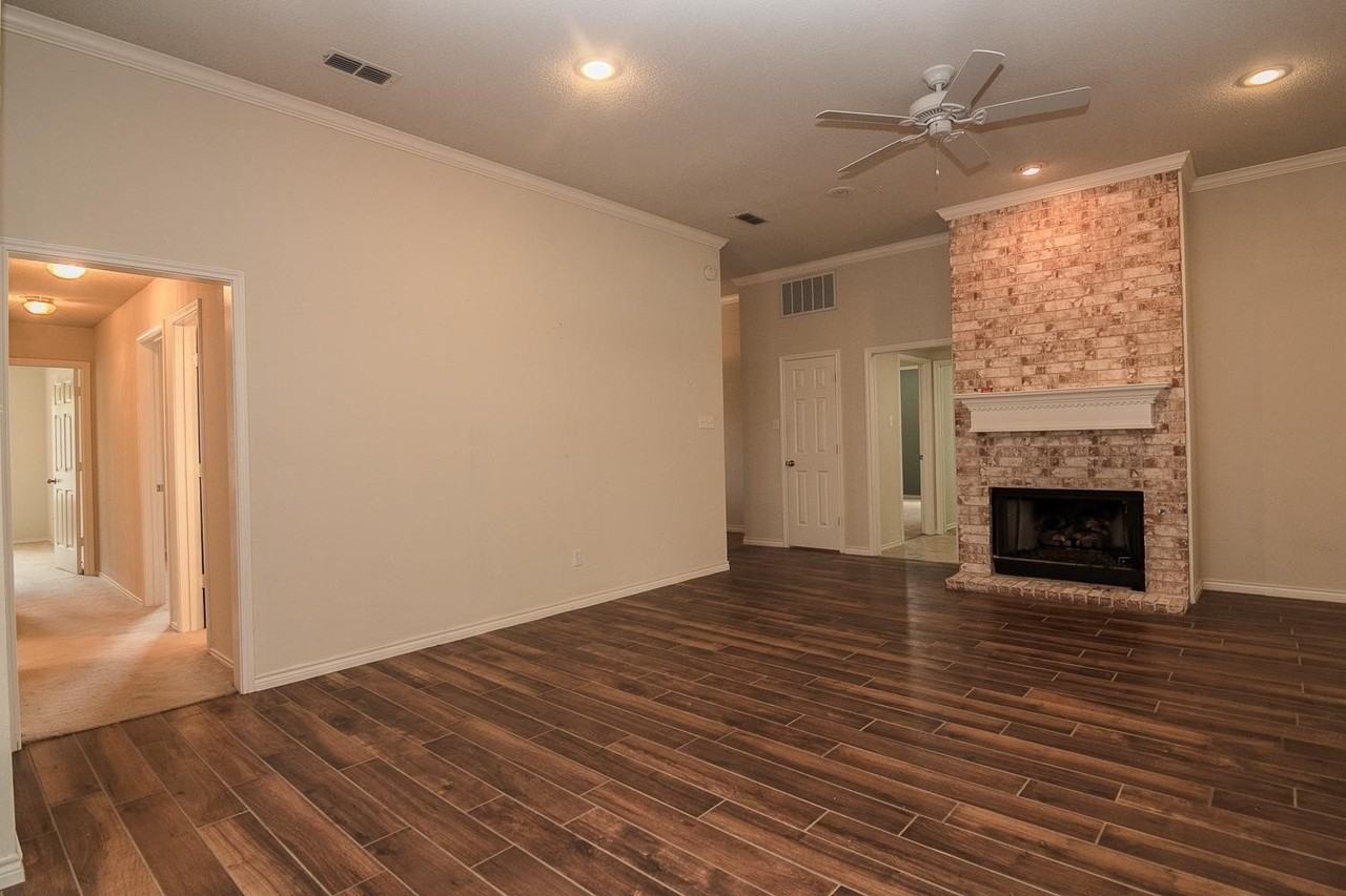 5007 104th St - Photo 5 of 23