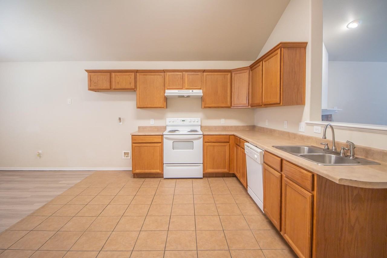 6606 37th St - Photo 5 of 16