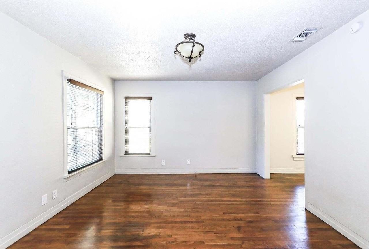 2306 20th St - Photo 5 of 30