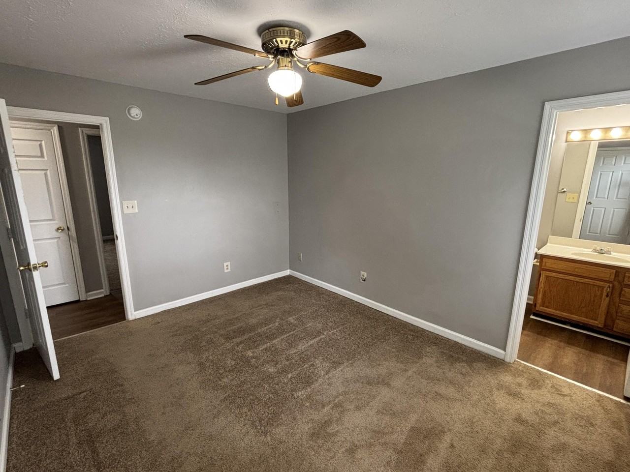 210 Maple Leaf Ln - Photo 6 of 11