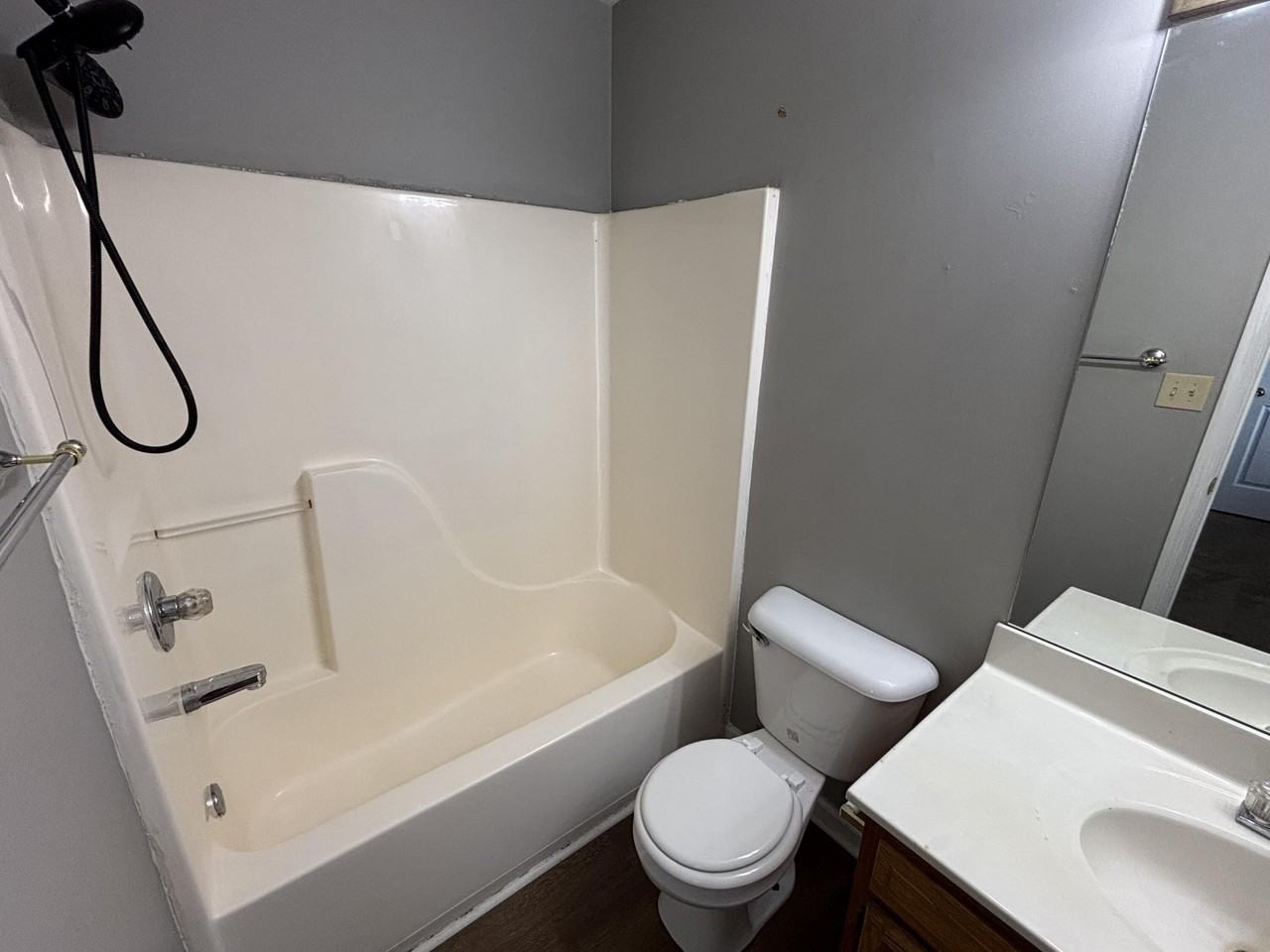 210 Maple Leaf Ln - Photo 7 of 11