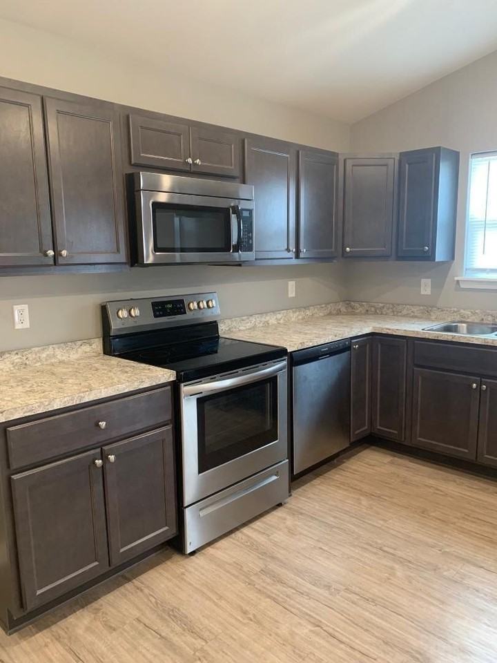 2525 Feathersound Way - Photo 5 of 20