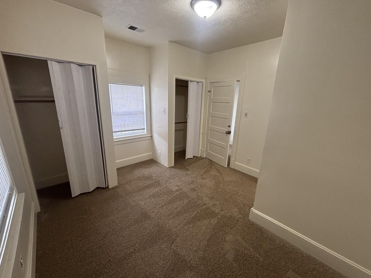 945 Delaware Ave - Photo 3 of 8