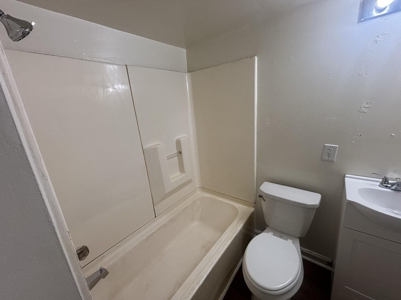 945 Delaware Ave - Photo 6 of 8