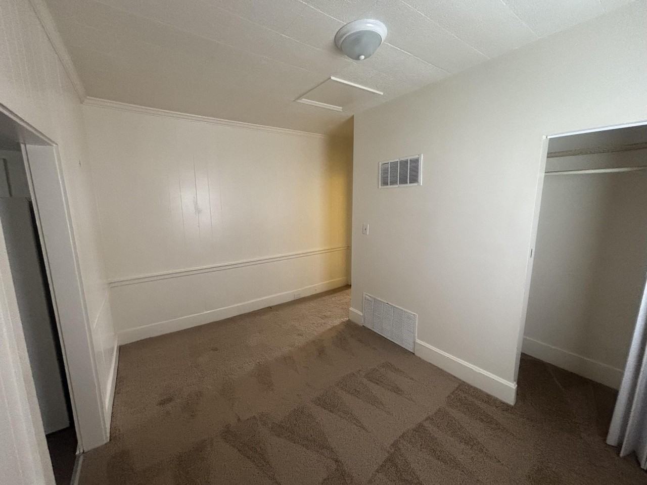 945 Delaware Ave - Photo 7 of 8