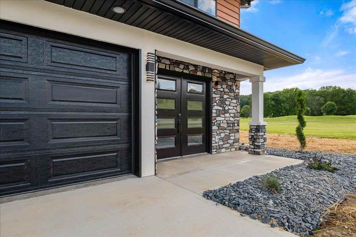 143 Crooked Creek Dr - Photo 2 of 38