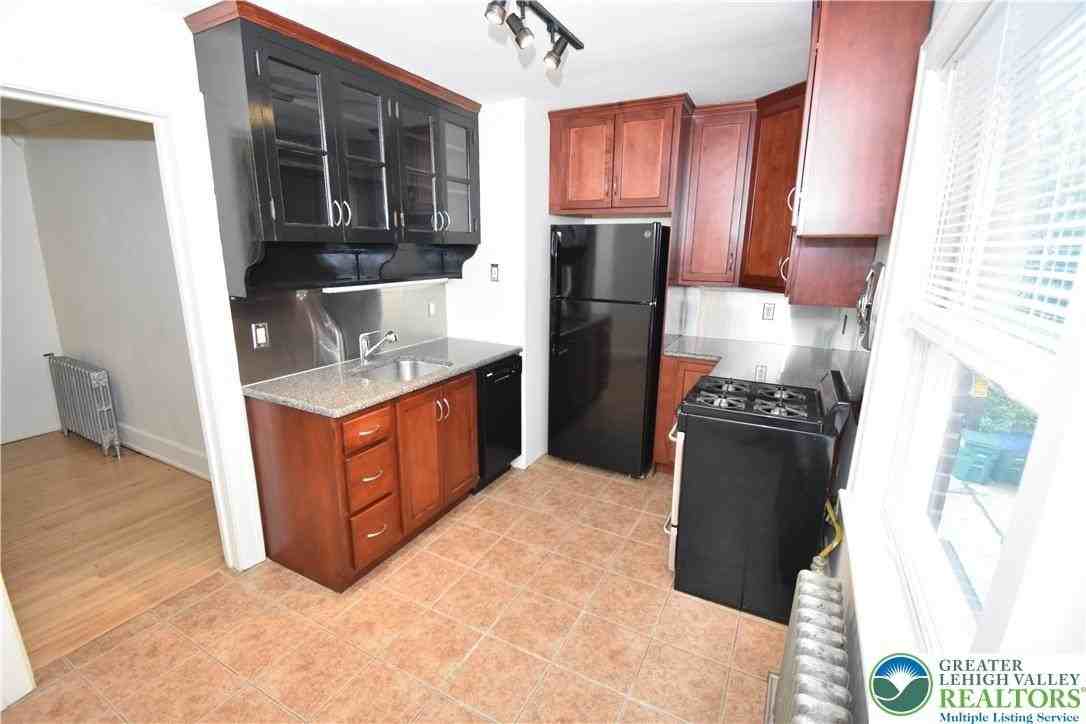 4 Bennett Ct - Photo 3 of 13