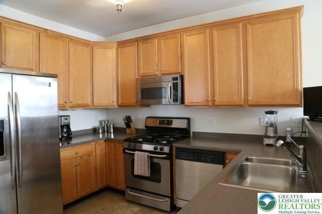 611 N 40th St - Photo 7 of 27