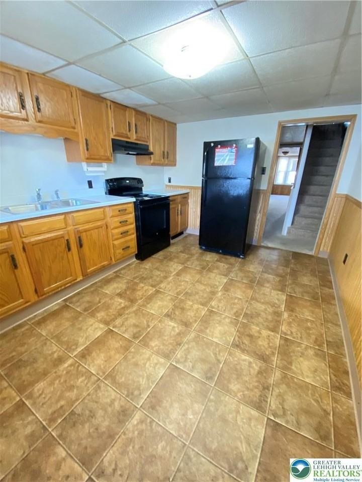 221 Center Ave - Photo 6 of 16