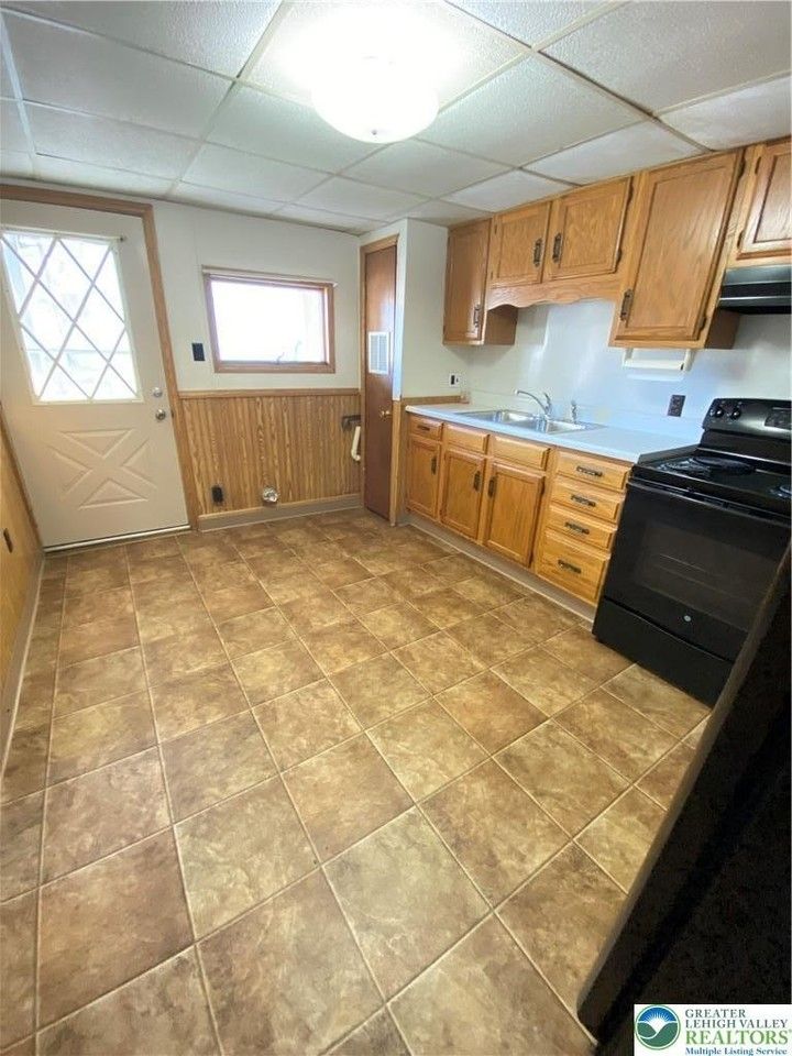 221 Center Ave - Photo 7 of 16