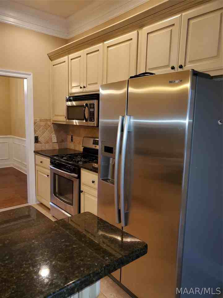 9737 Faversham Ct - Photo 6 of 31