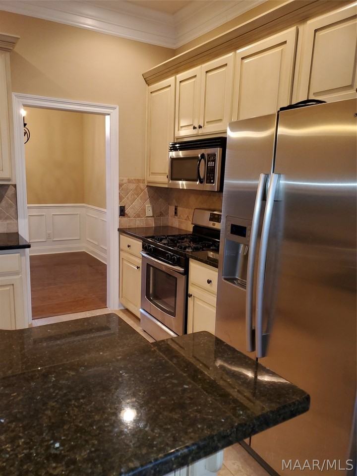 9737 Faversham Ct - Photo 7 of 31