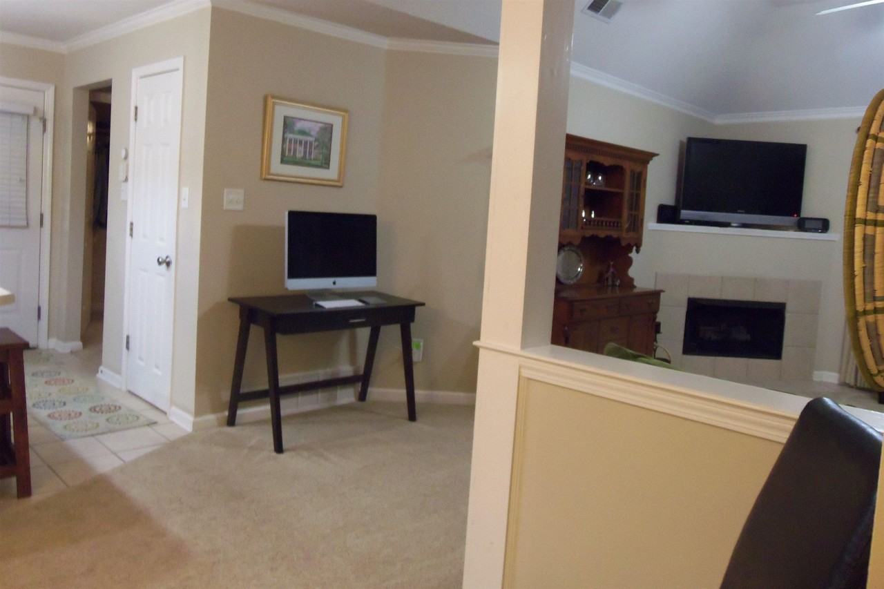 140 Center Springs Dr - Photo 4 of 17