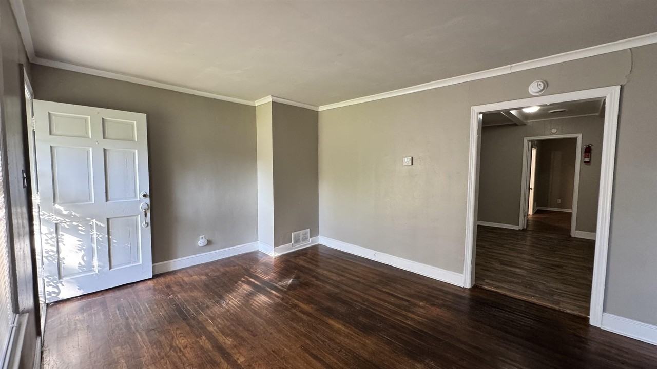 1330 Victor Dr - Photo 5 of 19