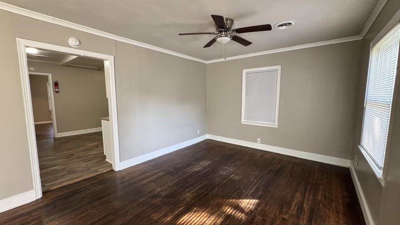 1330 Victor Dr - Photo 6 of 19