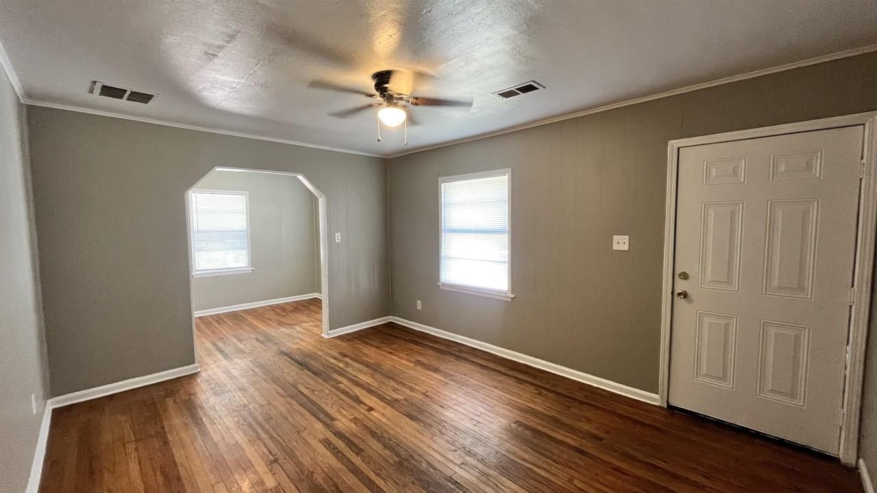 4011 Victor Dr - Photo 2 of 15