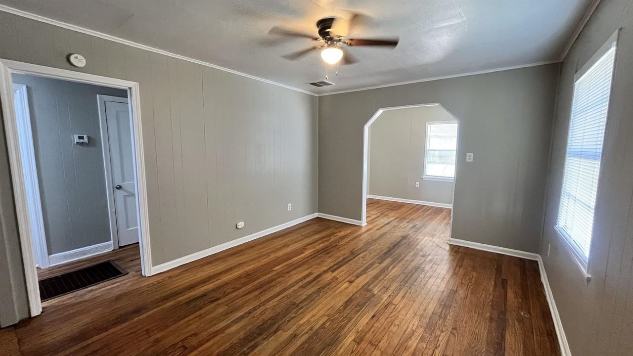 4011 Victor Dr - Photo 3 of 15
