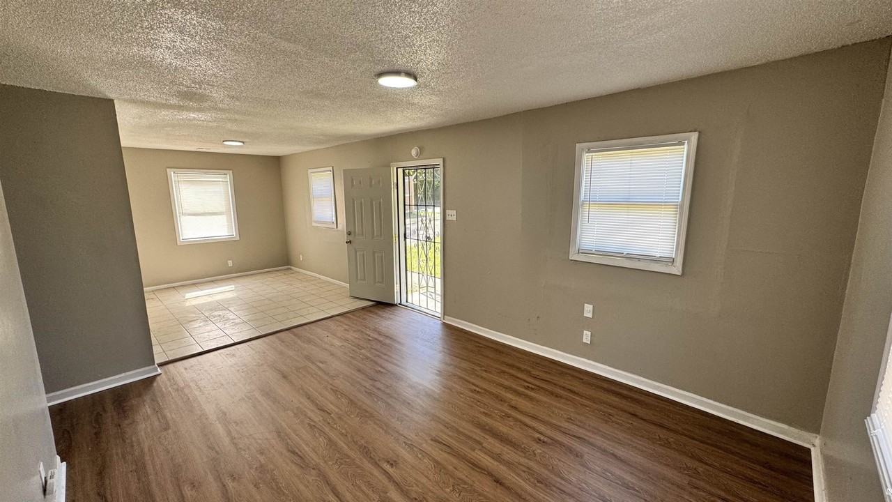 2434 Vollintine Ave - Photo 3 of 14