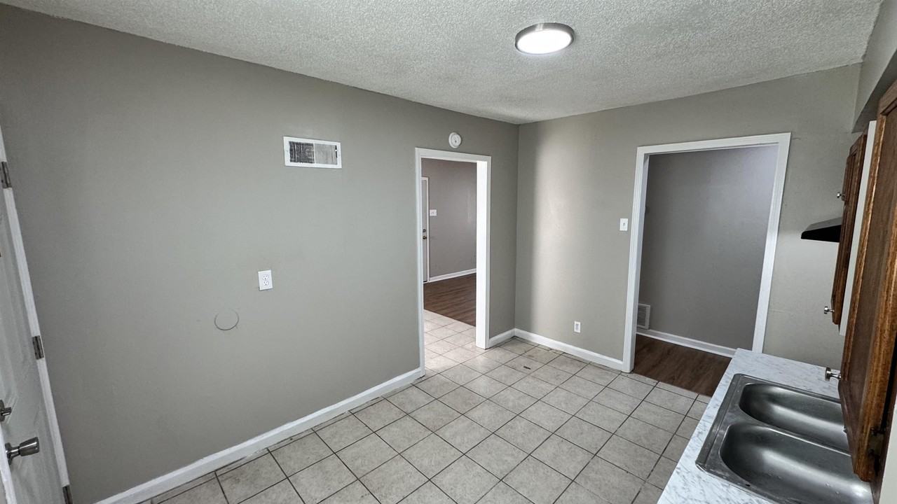 2434 Vollintine Ave - Photo 7 of 14