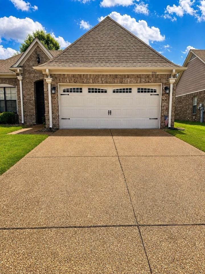 1398 Sawmill Creek Ln - Photo 2 of 20
