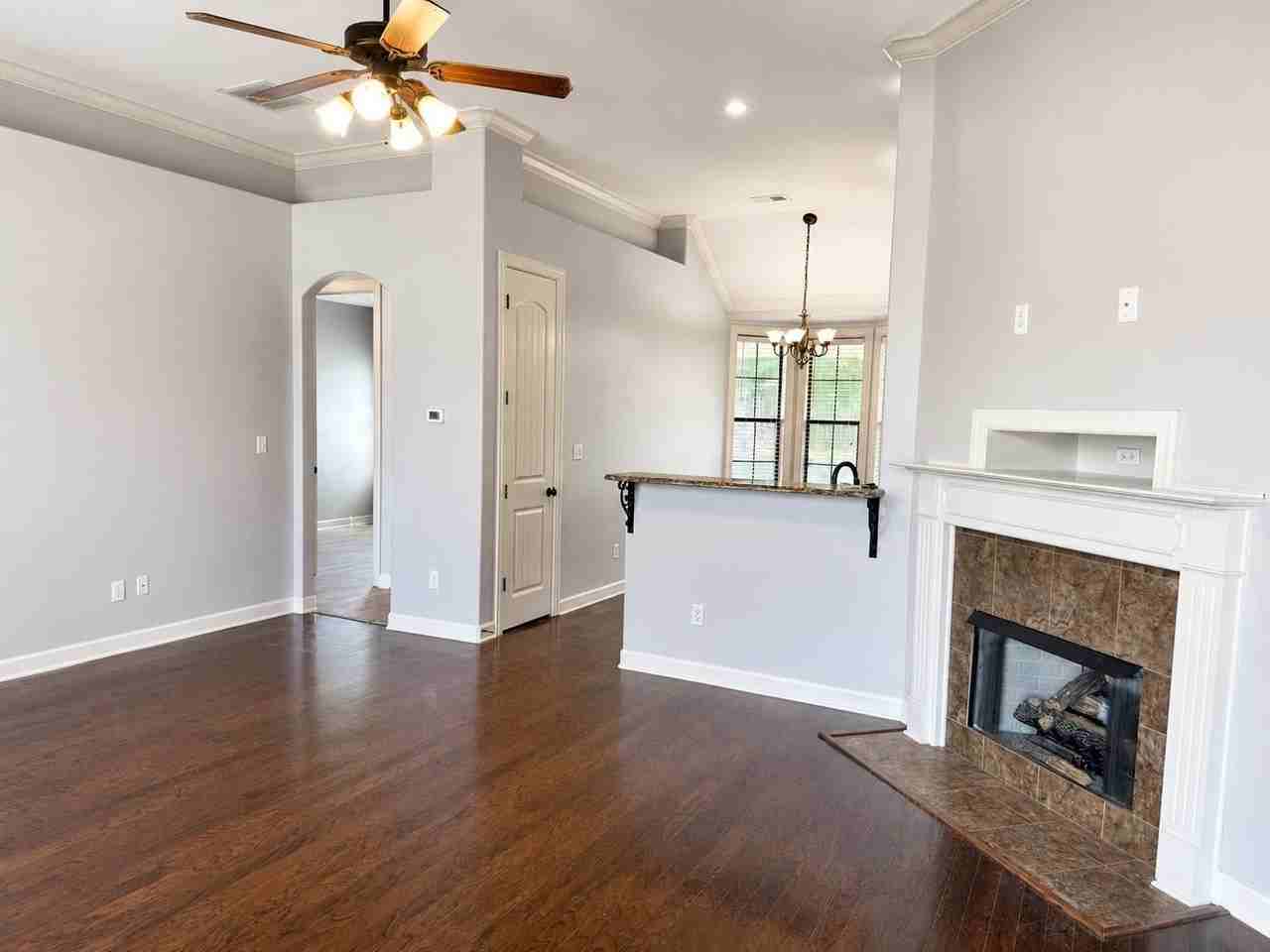 1398 Sawmill Creek Ln - Photo 4 of 20