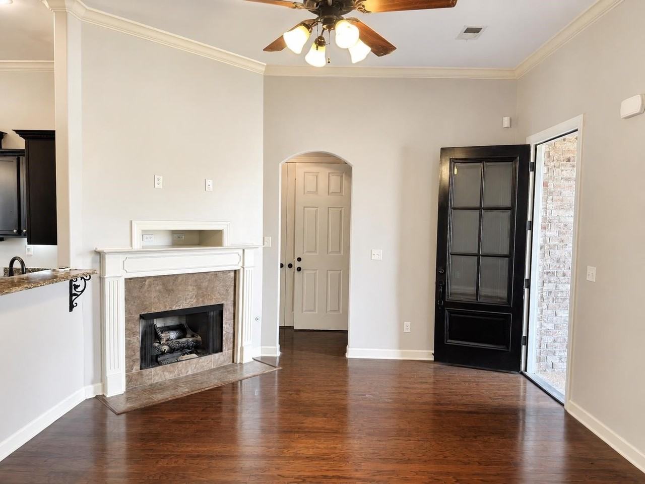 1398 Sawmill Creek Ln - Photo 5 of 20