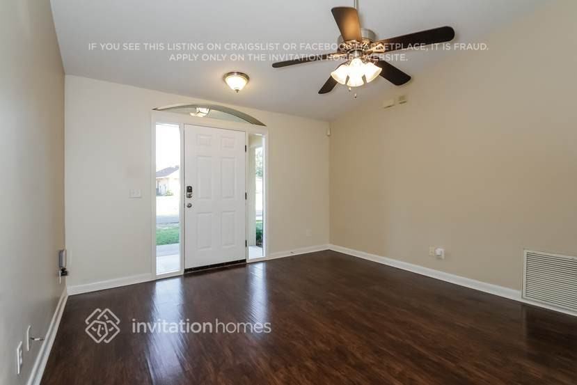 1661 New London St - Photo 3 of 26