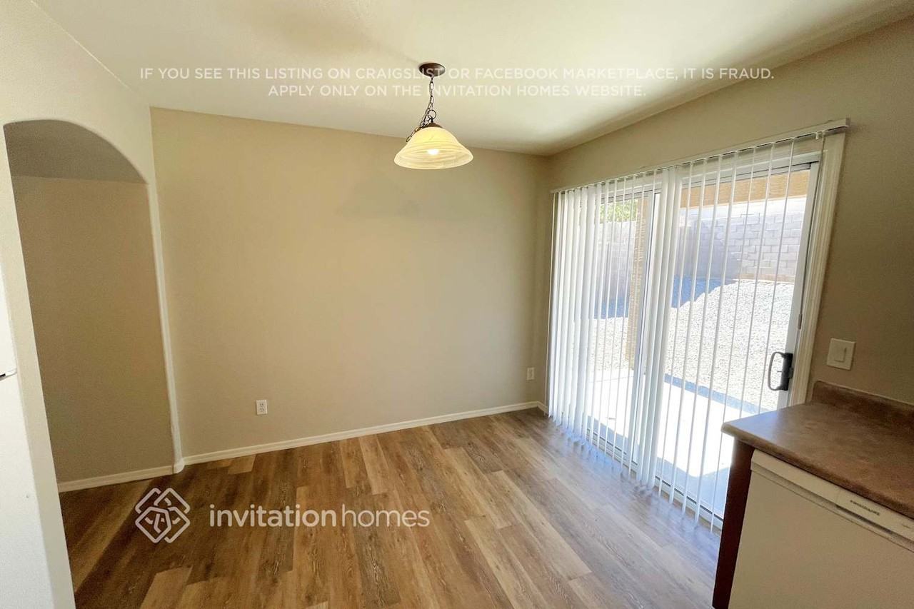 22030 W Solano Dr - Photo 4 of 11