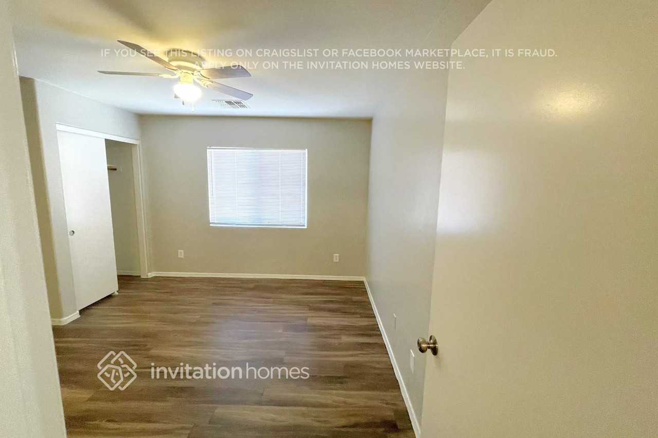 22030 W Solano Dr - Photo 5 of 11