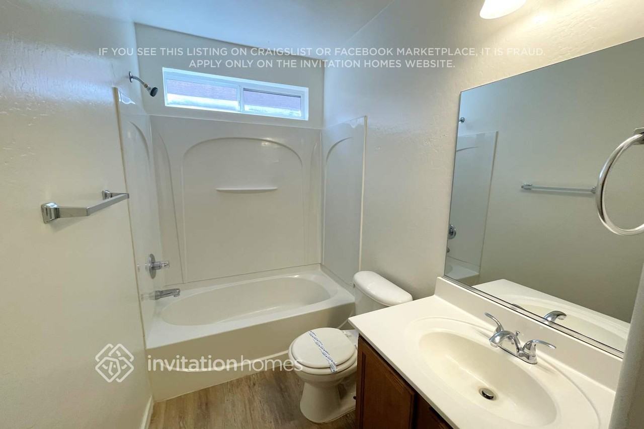 22030 W Solano Dr - Photo 7 of 11