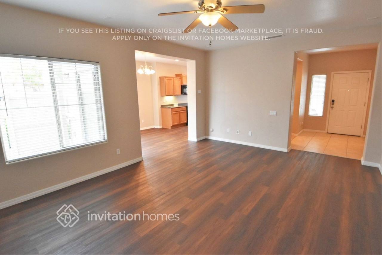 1922 W Faria Ln - Photo 4 of 15
