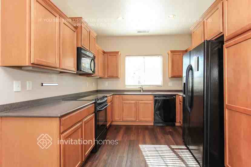 1922 W Faria Ln - Photo 5 of 15