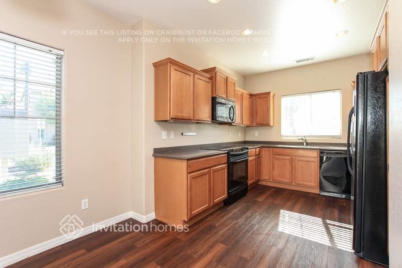 1922 W Faria Ln - Photo 6 of 15