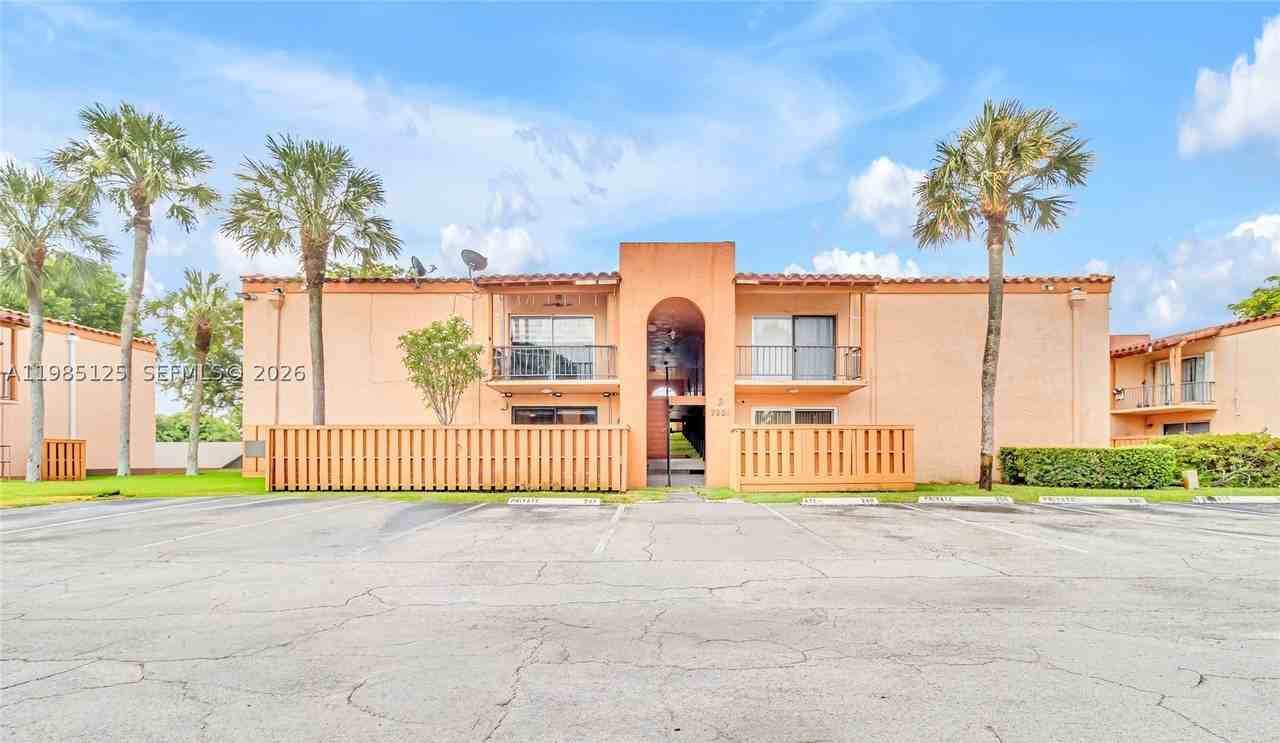 7201 Miami Lakes Dr #B14 - Photo 3 of 30