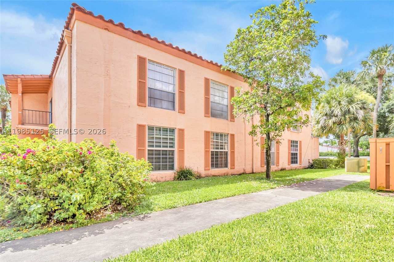 7201 Miami Lakes Dr #B14 - Photo 4 of 30
