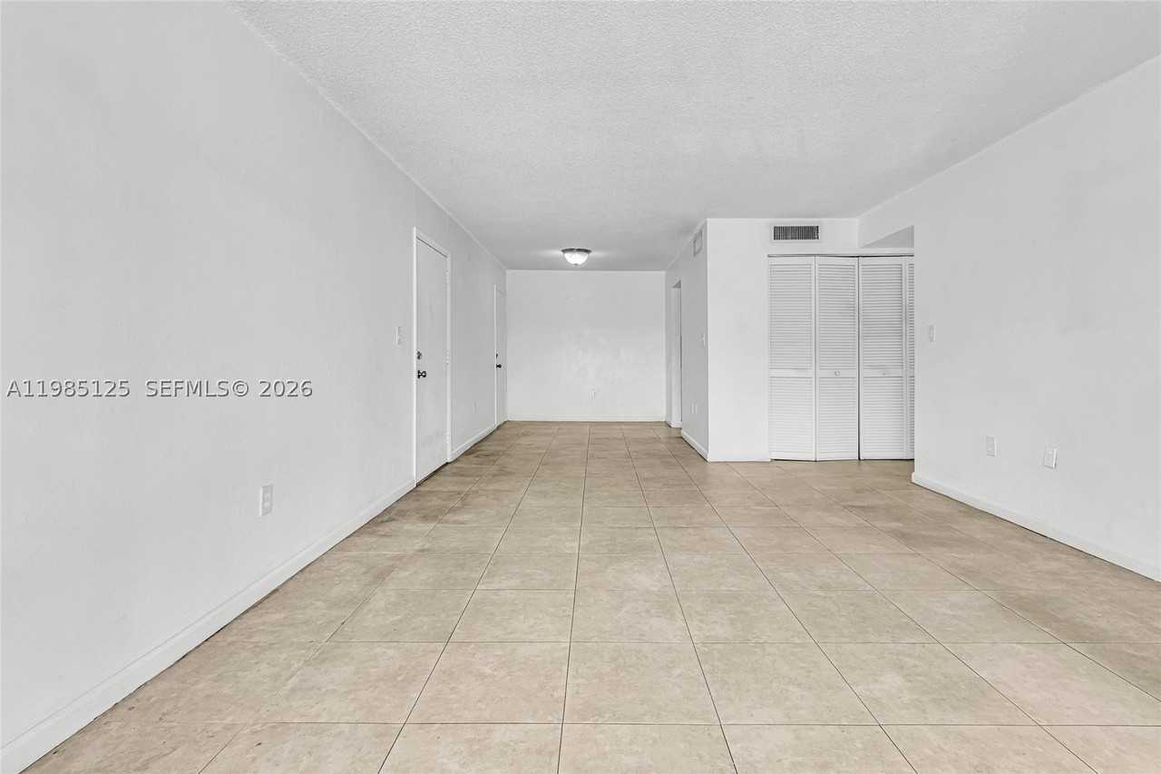 7201 Miami Lakes Dr #B14 - Photo 5 of 30
