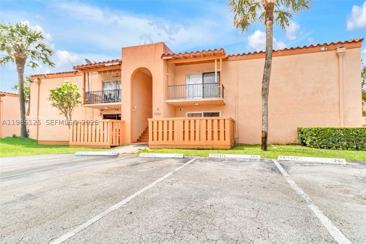 7201 Miami Lakes Dr #B14 - Photo 6 of 30