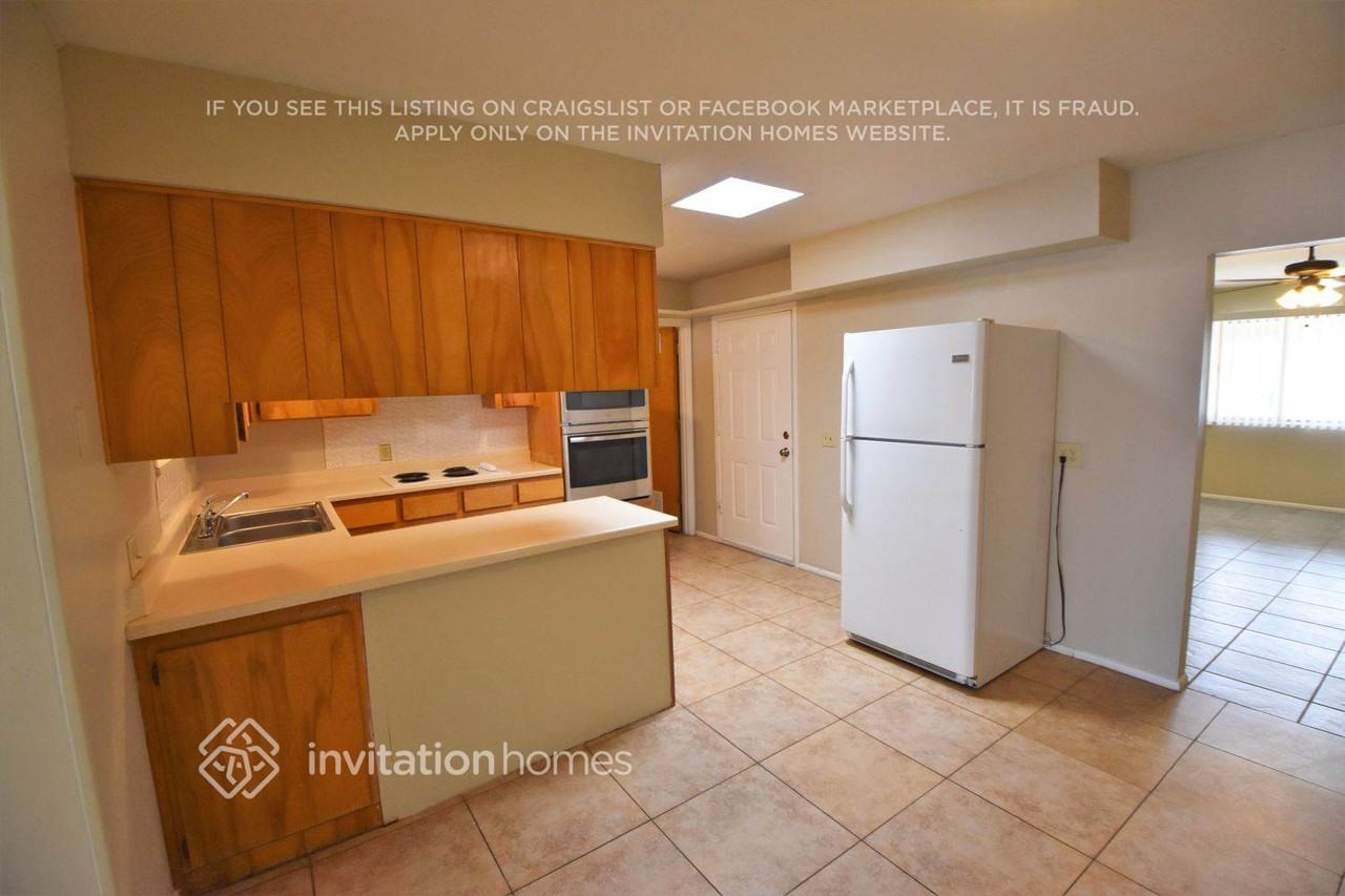 12801 N 112th Ave - Photo 5 of 14