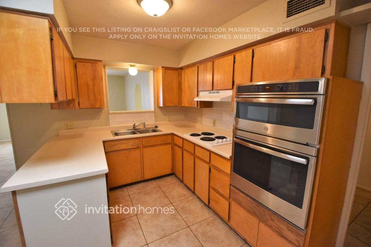 12801 N 112th Ave - Photo 6 of 14