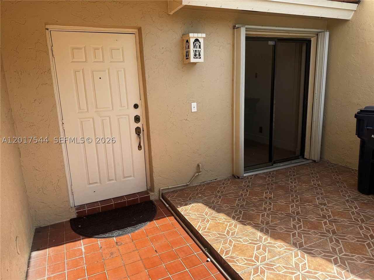 6532 Nw 170th Ter - Photo 5 of 38