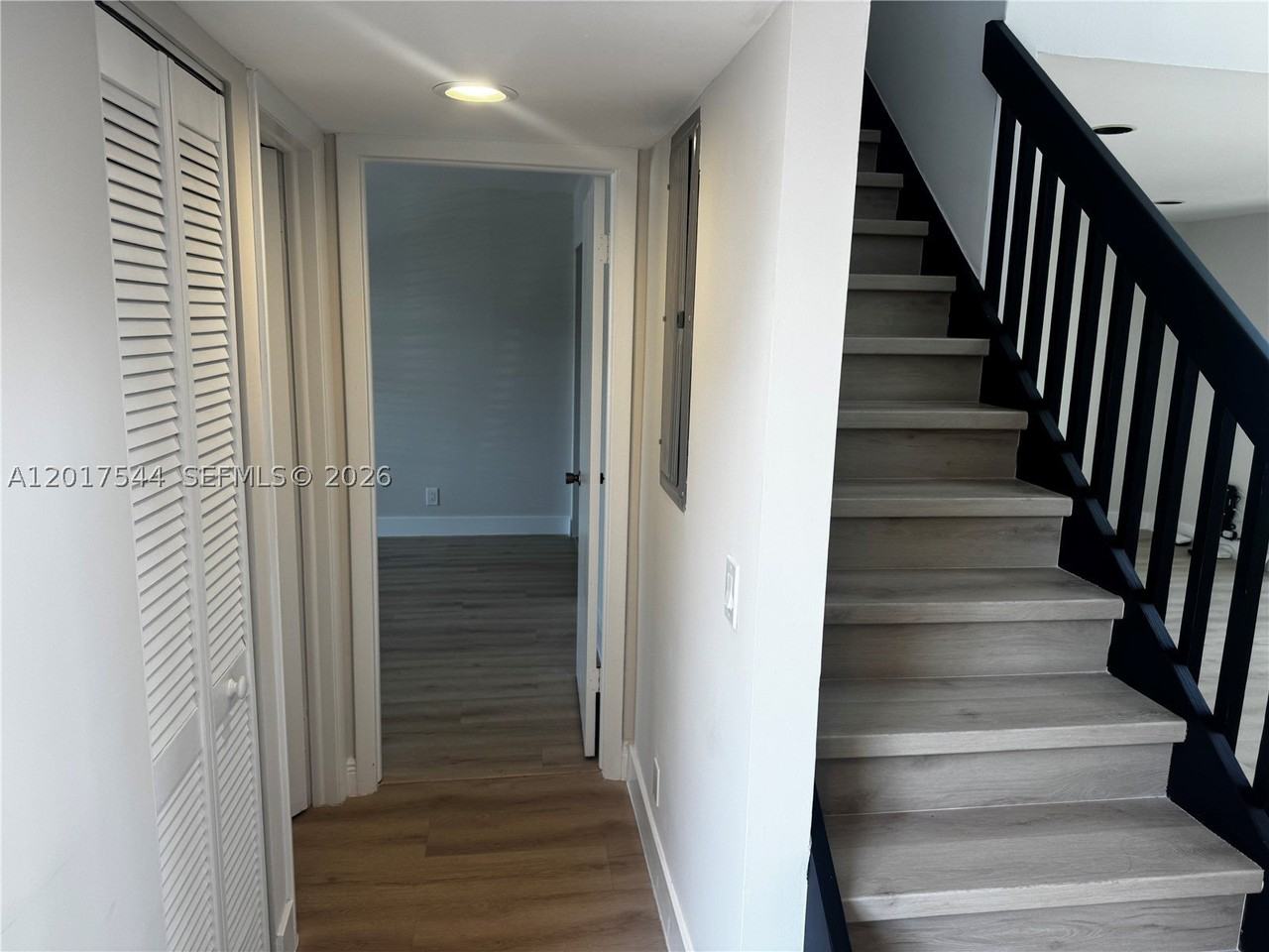 6532 Nw 170th Ter - Photo 7 of 38