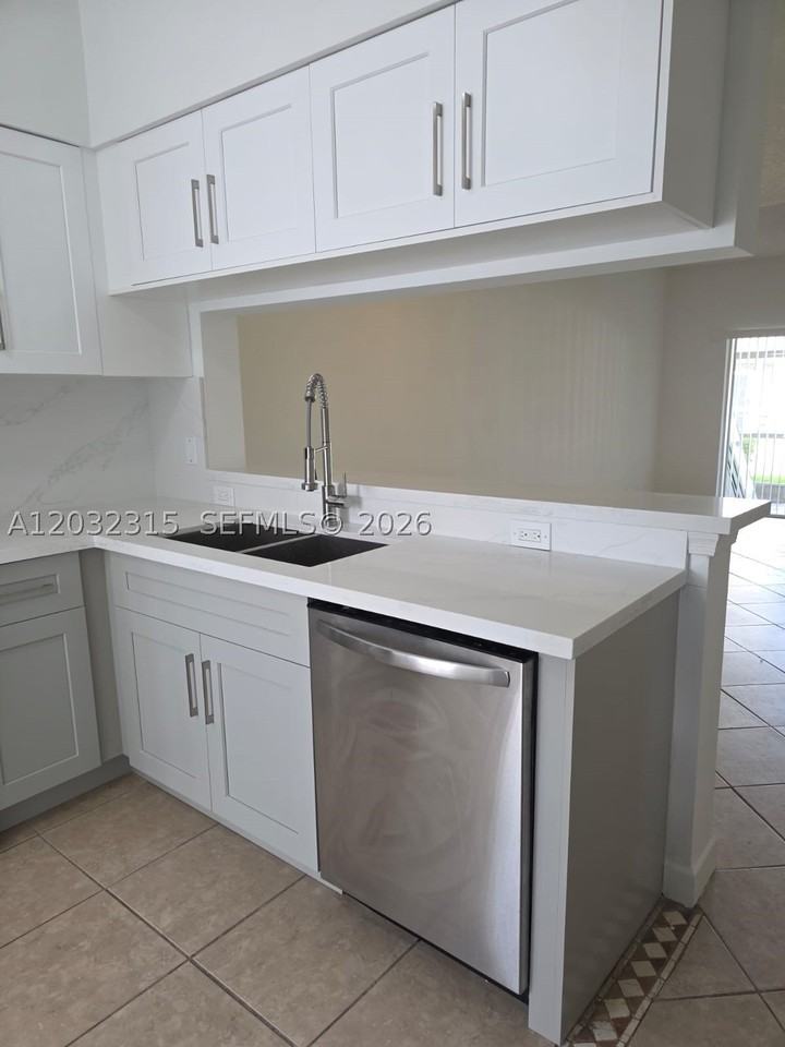 1 Simonton Cir #1 - Photo 3 of 12
