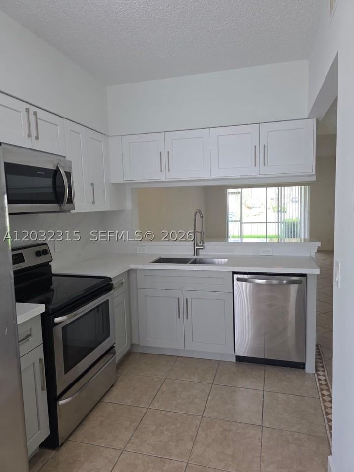 1 Simonton Cir #1 - Photo 4 of 12