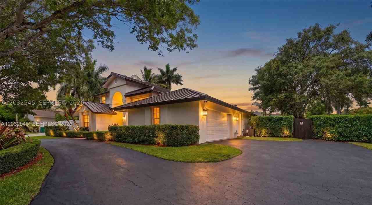 8224 Sw 178th Ter - Photo 4 of 50