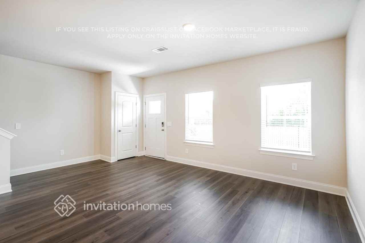 102 Maybrook Dr - Photo 4 of 26