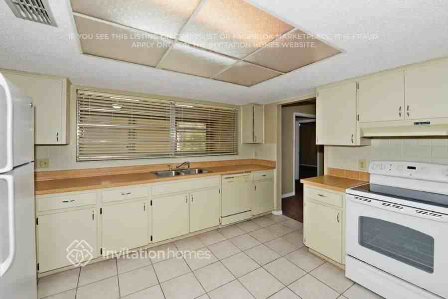 407 Oriole Cir - Photo 4 of 15
