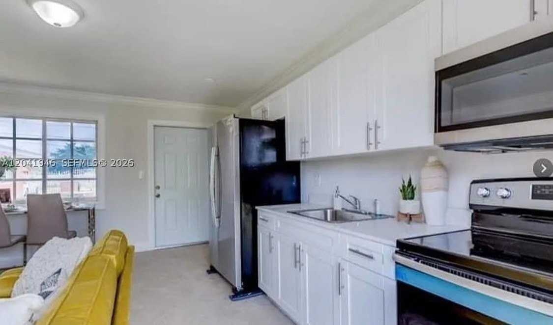 5511 Sw 20th St #2 - Photo 6 of 16