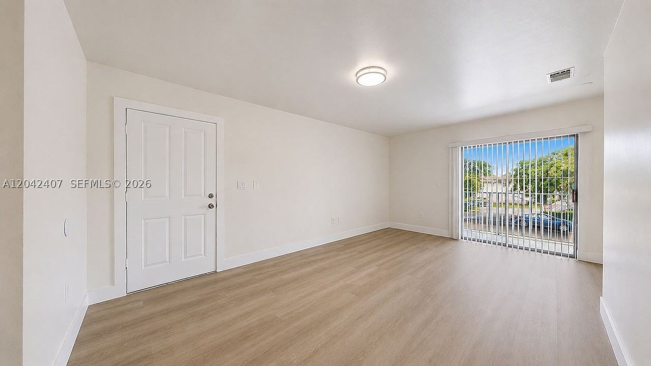 1670 W 42nd St #1672 - Photo 4 of 41