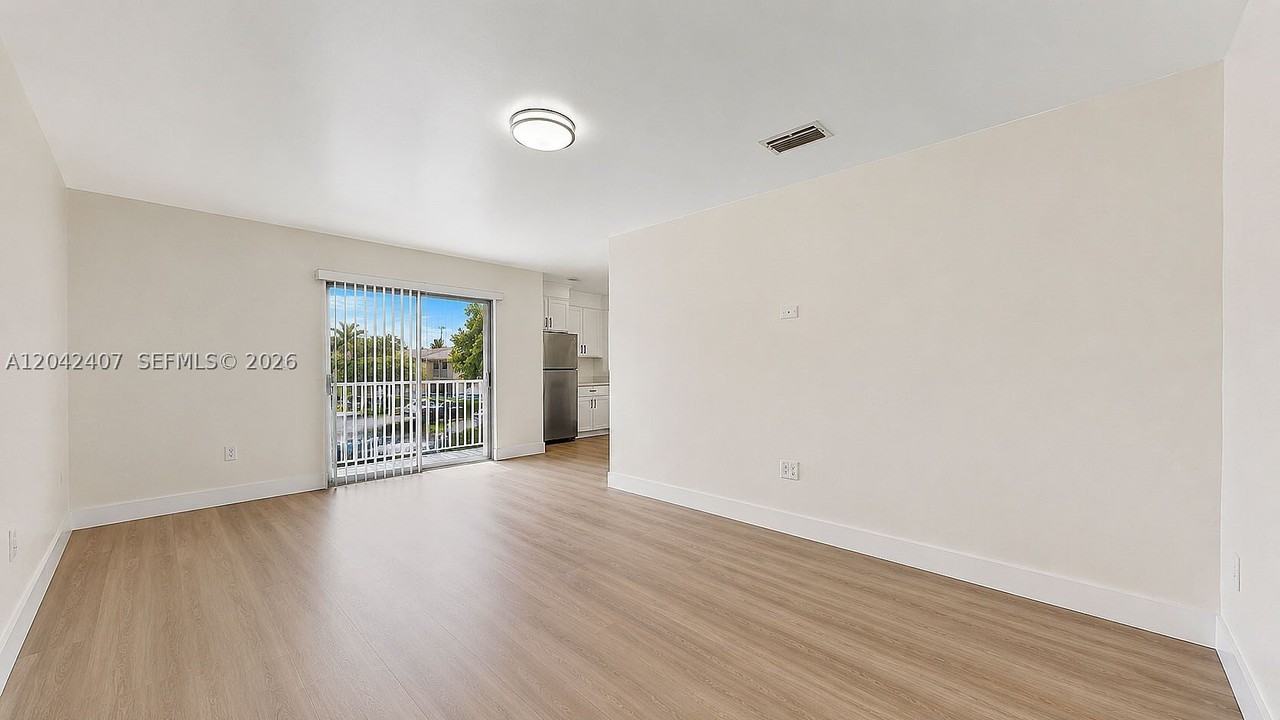 1670 W 42nd St #1672 - Photo 5 of 41